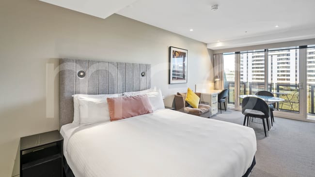 Apartment 705/452 St Kilda Road Melbourne VIC 3004 Apartment 705/452 St Kilda Road Melbourne VIC 3004