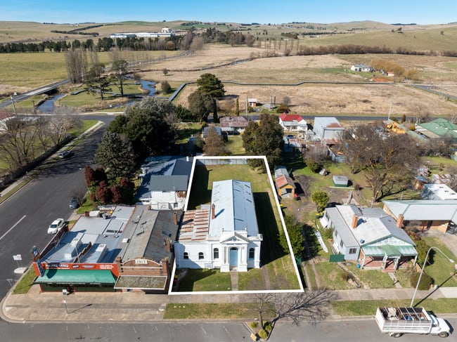 52 Adelaide Street Blayney NSW 2799