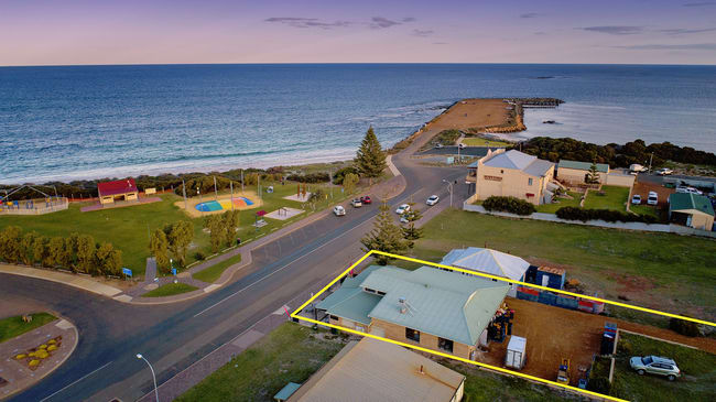19 Veal Street Hopetoun WA 6348 19 Veal Street Hopetoun WA 6348