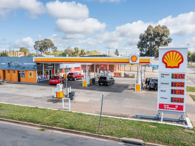 98 Kurrajong Avenue Leeton NSW 2705 98 Kurrajong Avenue Leeton NSW 2705