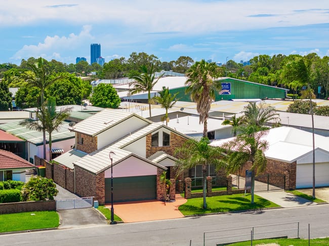 19 Ken Russell Drive Bundall QLD 4217 19 Ken Russell Drive Bundall QLD 4217