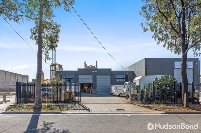 2/10 Loop Road Werribee VIC 3030 2/10 Loop Road Werribee VIC 3030
