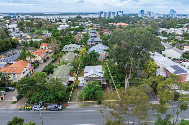 34 Government Road Labrador QLD 4215