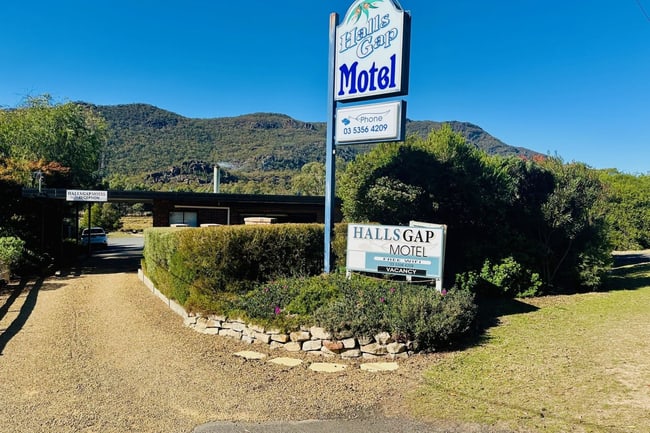 153 Grampians Road Halls Gap VIC 3381 153 Grampians Road Halls Gap VIC 3381