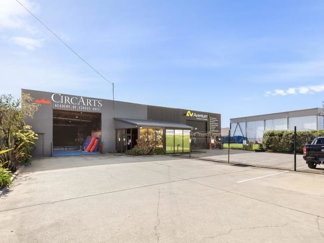 Whole of Property/Unit 1/39 Leather Street Breakwater VIC 3219