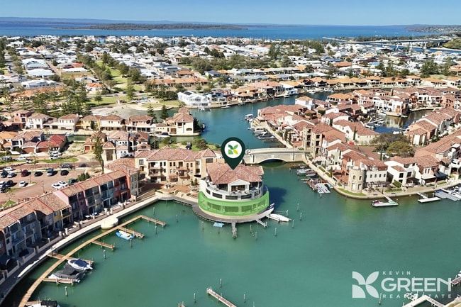 5/4 Port Quays Wannanup WA 6210