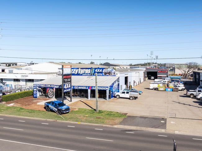 398 Taylor Street Glenvale QLD 4350 398 Taylor Street Glenvale QLD 4350