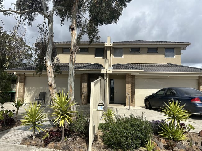 1 & 2/24 Creek Street Melton South VIC 3338