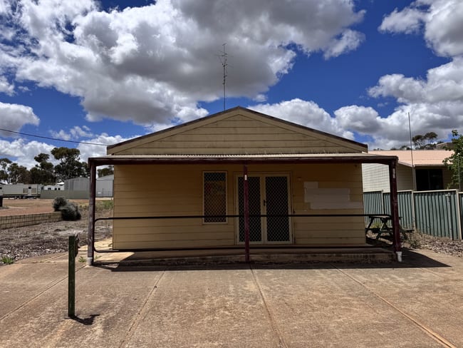 16 Railway Street Calingiri WA 6569