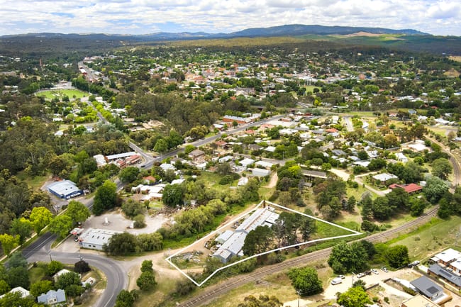 1 Shadforth Street Castlemaine VIC 3450 1 Shadforth Street Castlemaine VIC 3450