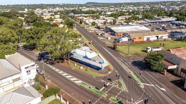 62 Anzac Avenue Newtown QLD 4350 62 Anzac Avenue Newtown QLD 4350