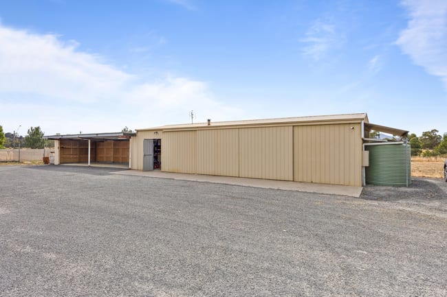 165 Moore Street Ararat VIC 3377 165 Moore Street Ararat VIC 3377