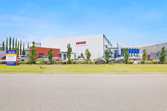 12 Tacoma Circuit Canning Vale WA 6155 12 Tacoma Circuit Canning Vale WA 6155