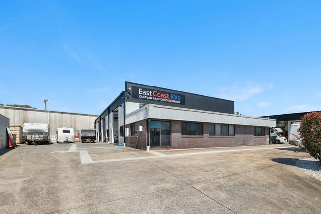 8 Commercial Drive Ashmore QLD 4214