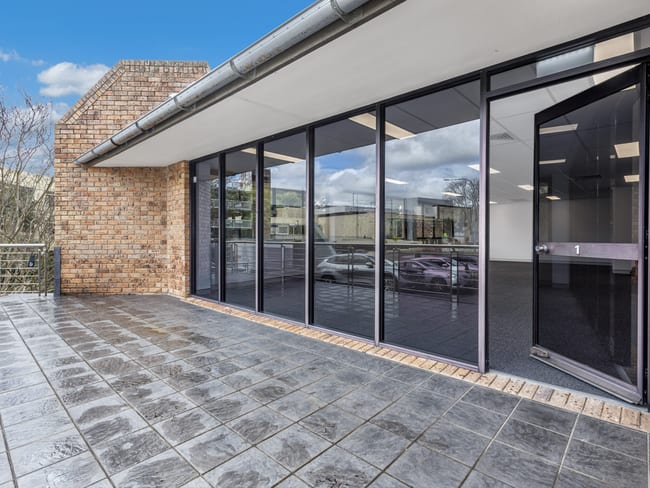 1/6-8 Old Castle Hill Road Castle Hill NSW 2154 1/6-8 Old Castle Hill Road Castle Hill NSW 2154