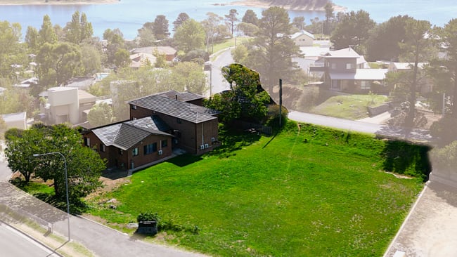5 McLure Cct Jindabyne NSW 2627 5 McLure Cct Jindabyne NSW 2627