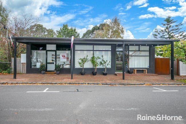8a, 8b & 8c Victoria Street Macedon VIC 3440 8a, 8b & 8c Victoria Street Macedon VIC 3440