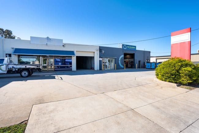 394 & 396 McDonald Road Lavington NSW 2641 394 & 396 McDonald Road Lavington NSW 2641