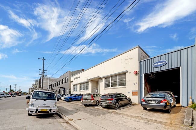 15 - 17 Commercial Road Kingsgrove NSW 2208 15 - 17 Commercial Road Kingsgrove NSW 2208