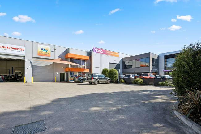 2/4 Morialta Road Cranbourne West VIC 3977