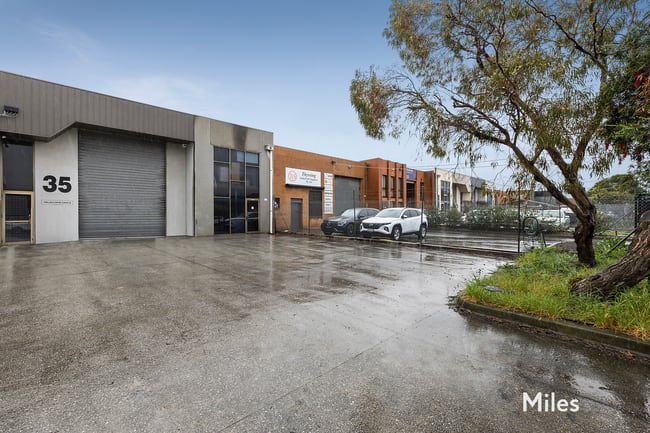 35 Nevin Drive Thomastown VIC 3074 35 Nevin Drive Thomastown VIC 3074