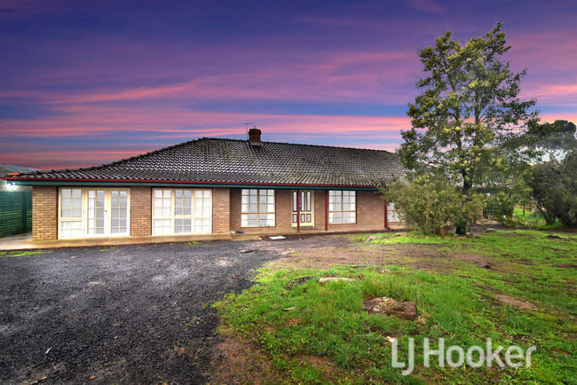 56 Short Road Gisborne VIC 3437 56 Short Road Gisborne VIC 3437