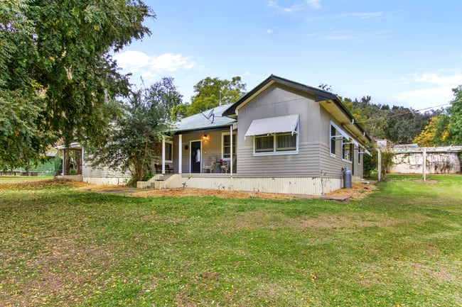 "Spring Valley" 2707 Glen Barra Road Manilla NSW 2346 "Spring Valley" 2707 Glen Barra Road Manilla NSW 2346