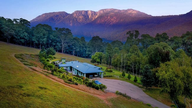 451 Mount Buffalo Road Porepunkah VIC 3740 451 Mount Buffalo Road Porepunkah VIC 3740