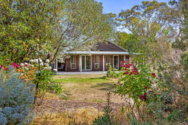 395 Brays Road Ross Creek VIC 3351 395 Brays Road Ross Creek VIC 3351