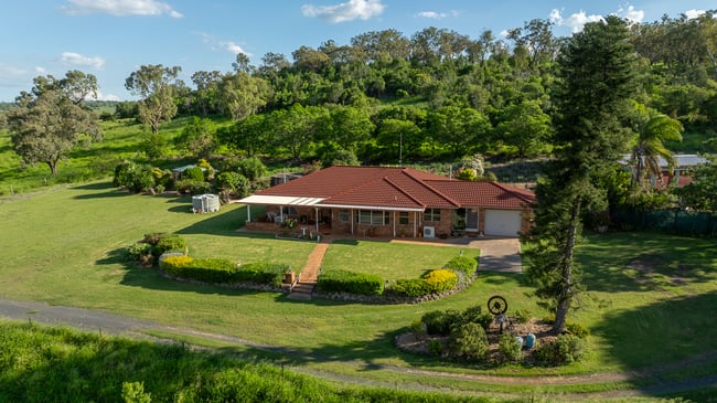 "Taronga" 163 Mondam Road Irongate QLD 4356 "Taronga" 163 Mondam Road Irongate QLD 4356