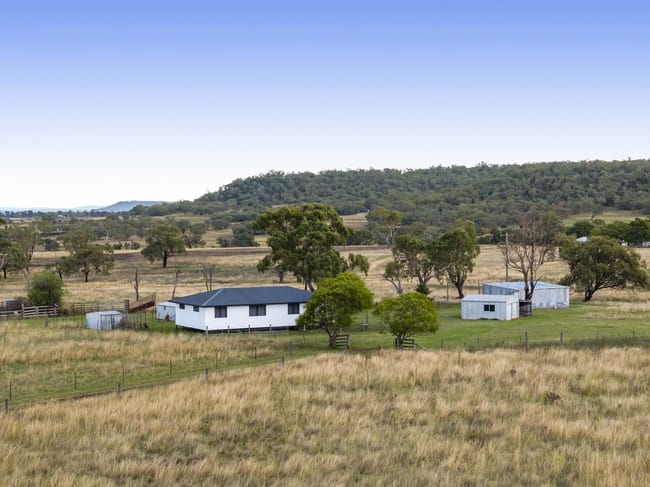 54 Barlow Road Greenmount QLD 4359 54 Barlow Road Greenmount QLD 4359