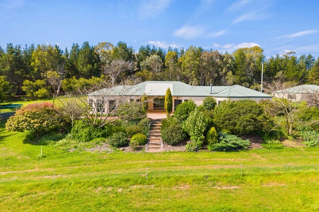 17 Marked Tree Road Gundaroo NSW 2620 17 Marked Tree Road Gundaroo NSW 2620