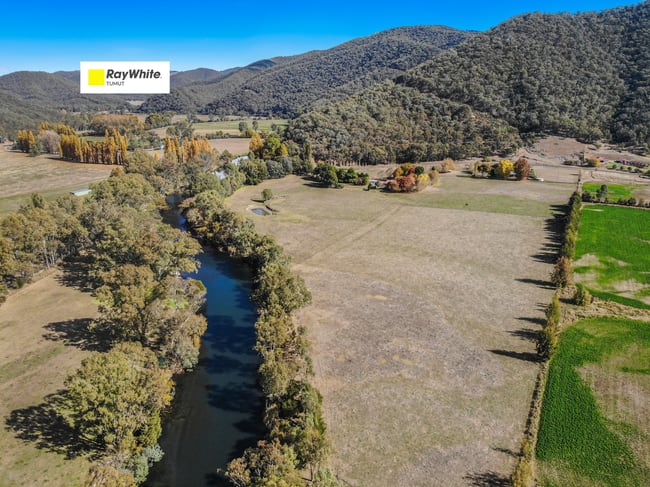 135 West Blowering Road Tumut NSW 2720 135 West Blowering Road Tumut NSW 2720