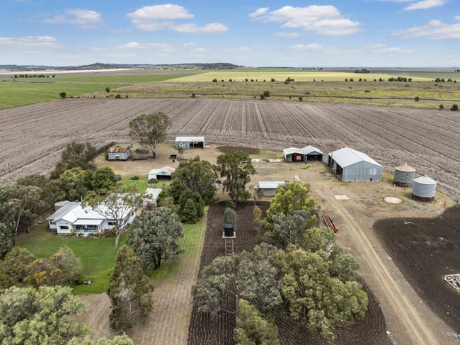 103 Hutchison Road Mount Tyson QLD 4356 103 Hutchison Road Mount Tyson QLD 4356