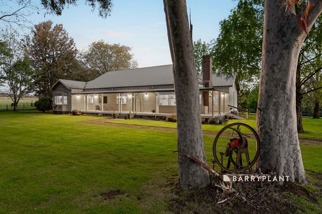 410 Old Sale Road Drouin West VIC 3818 410 Old Sale Road Drouin West VIC 3818