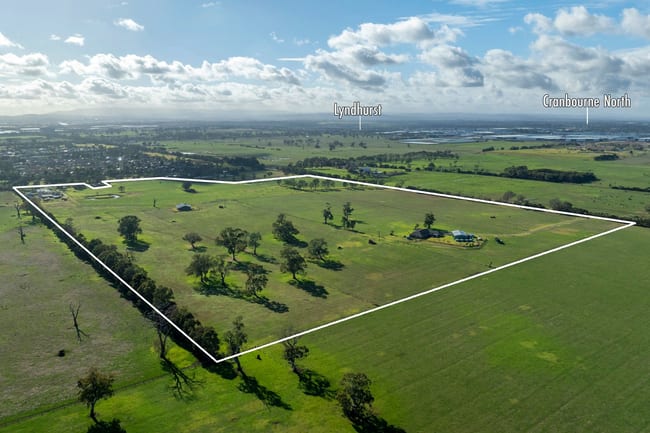270 Wedge Road Skye VIC 3977
