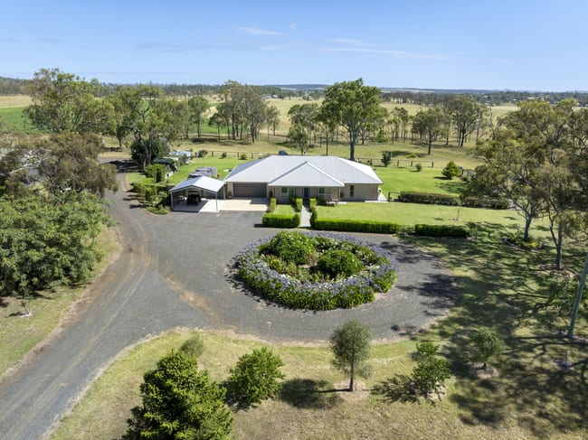 'Jarong' 4 Ennis View Road Southbrook QLD 4363 'Jarong' 4 Ennis View Road Southbrook QLD 4363