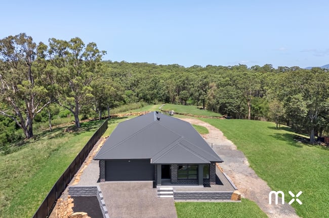15 Mary Davis Avenue Koonawarra NSW 2530 15 Mary Davis Avenue Koonawarra NSW 2530