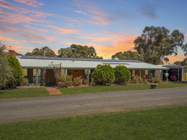 18 Rowes Lane Bowenvale VIC 3465