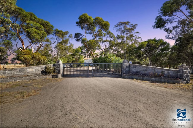 90 Narraburra Road Little River VIC 3211 90 Narraburra Road Little River VIC 3211