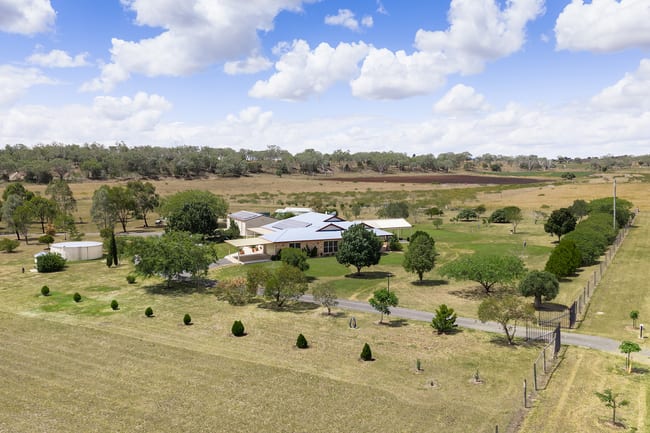 'Serenity' 19 Jacob Lane Linthorpe QLD 4356 'Serenity' 19 Jacob Lane Linthorpe QLD 4356