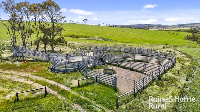 25 Nosworthy Road Inman Valley SA 5211 25 Nosworthy Road Inman Valley SA 5211