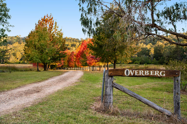 "Overberg" 3697 Esk Hampton Road Ravensbourne QLD 4352 "Overberg" 3697 Esk Hampton Road Ravensbourne QLD 4352