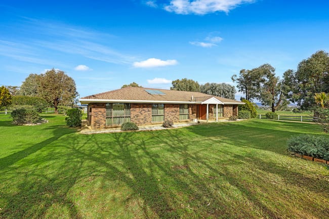 293 Meadows Lane Tamworth NSW 2340 293 Meadows Lane Tamworth NSW 2340