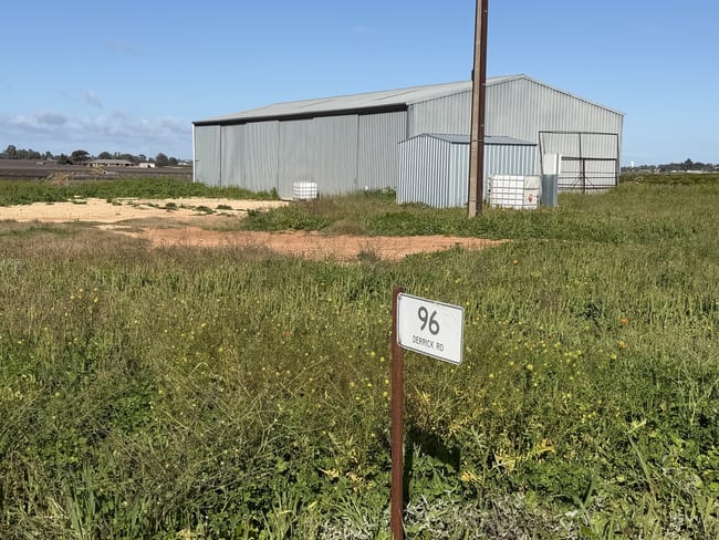 96 Derrick Road Loxton North SA 5333 96 Derrick Road Loxton North SA 5333