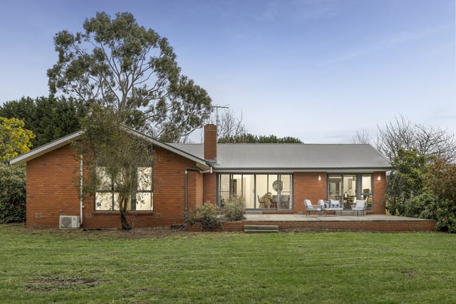 113 Cemetery Road Lancefield VIC 3435 113 Cemetery Road Lancefield VIC 3435