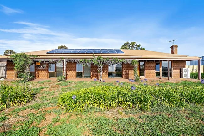 15 Colin Crescent Little River VIC 3211 15 Colin Crescent Little River VIC 3211