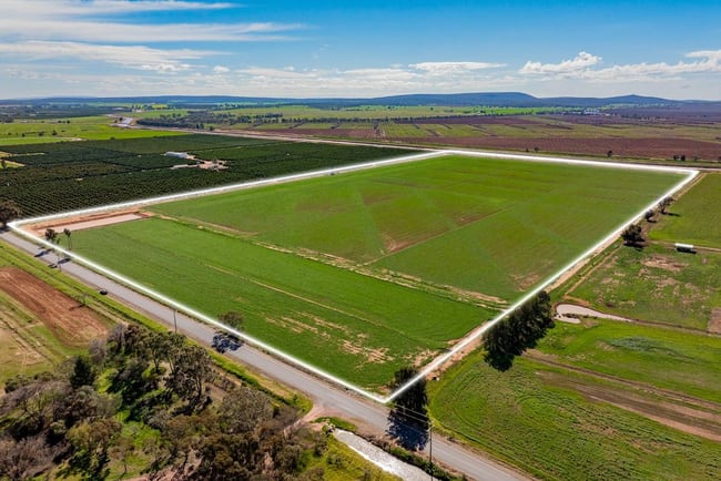 77 Fivebough Road Leeton NSW 2705 77 Fivebough Road Leeton NSW 2705