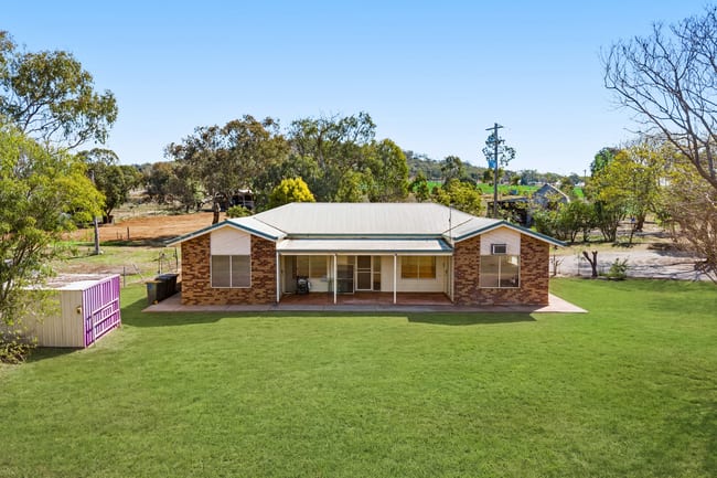 452 Doolan Road Nobby QLD 4360 452 Doolan Road Nobby QLD 4360