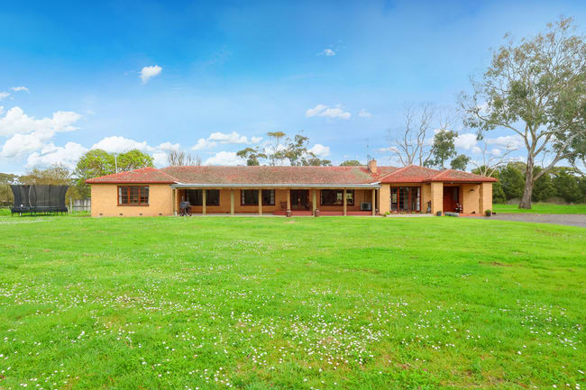 'Oak Park' 652 Myamyn-Macarthur Road Breakaway Creek VIC 3303
